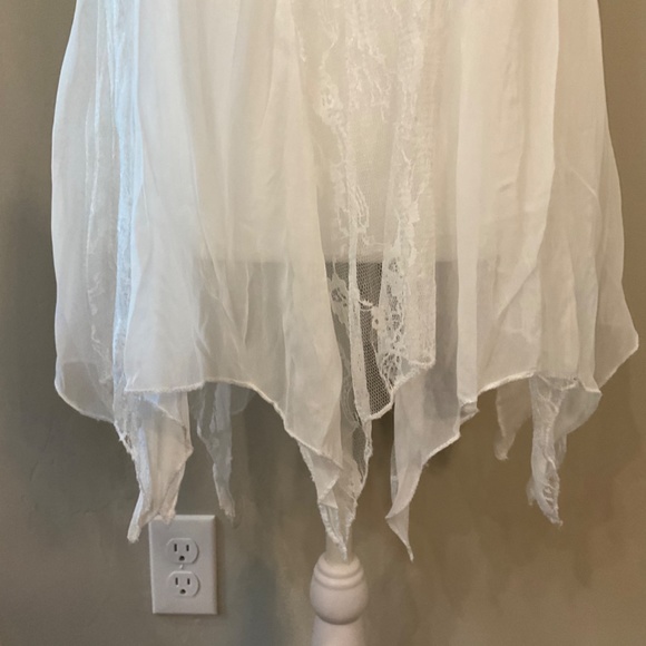 Wet Seal Lace, Sequin and Beaded Cami/Halter. White. Size S - Picture 5 of 12